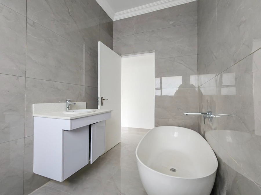 To Let 5 Bedroom Property for Rent in Melodie North West